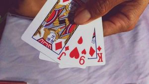 Bài cào hay ba cào Việt Nam có một lối đánh gần giống với Baccarat